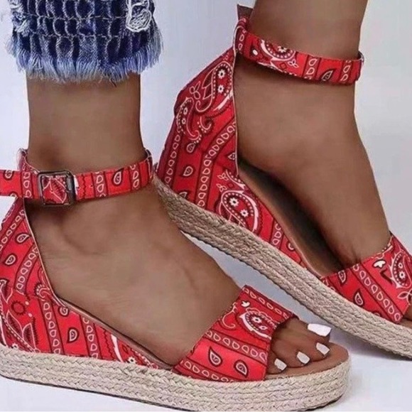 Handkerchief Pattern Platform Wedge Sandals Red Buckle Ankle Strap Size 8 / 39 - Picture 2 of 9